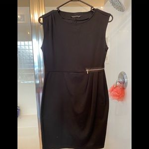Black sleeveless dress